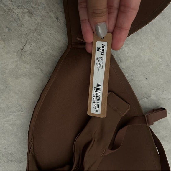 SKIMS Chocolate Brown Bra - Picture 4 of 4